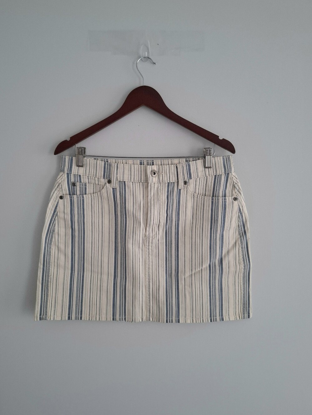 Two By Vince Camuto Cream and Blue Striped Mini Skirt SZ 10